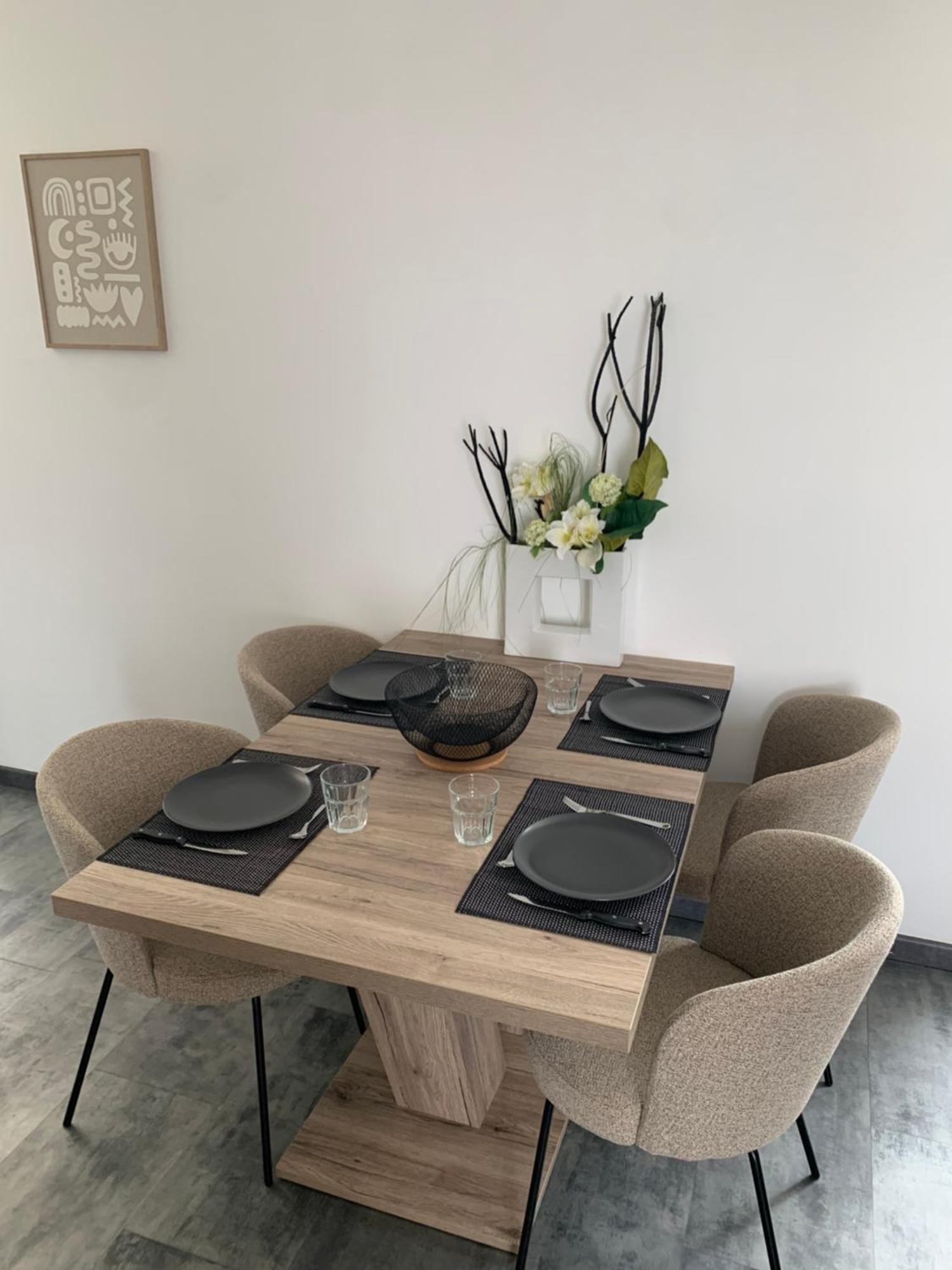 Le Dauphine Apartment *
